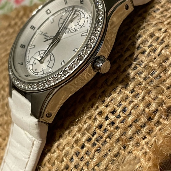 ⏰Y2K Kenneth Cole White Leather Crystal Watch - Picture 10 of 11